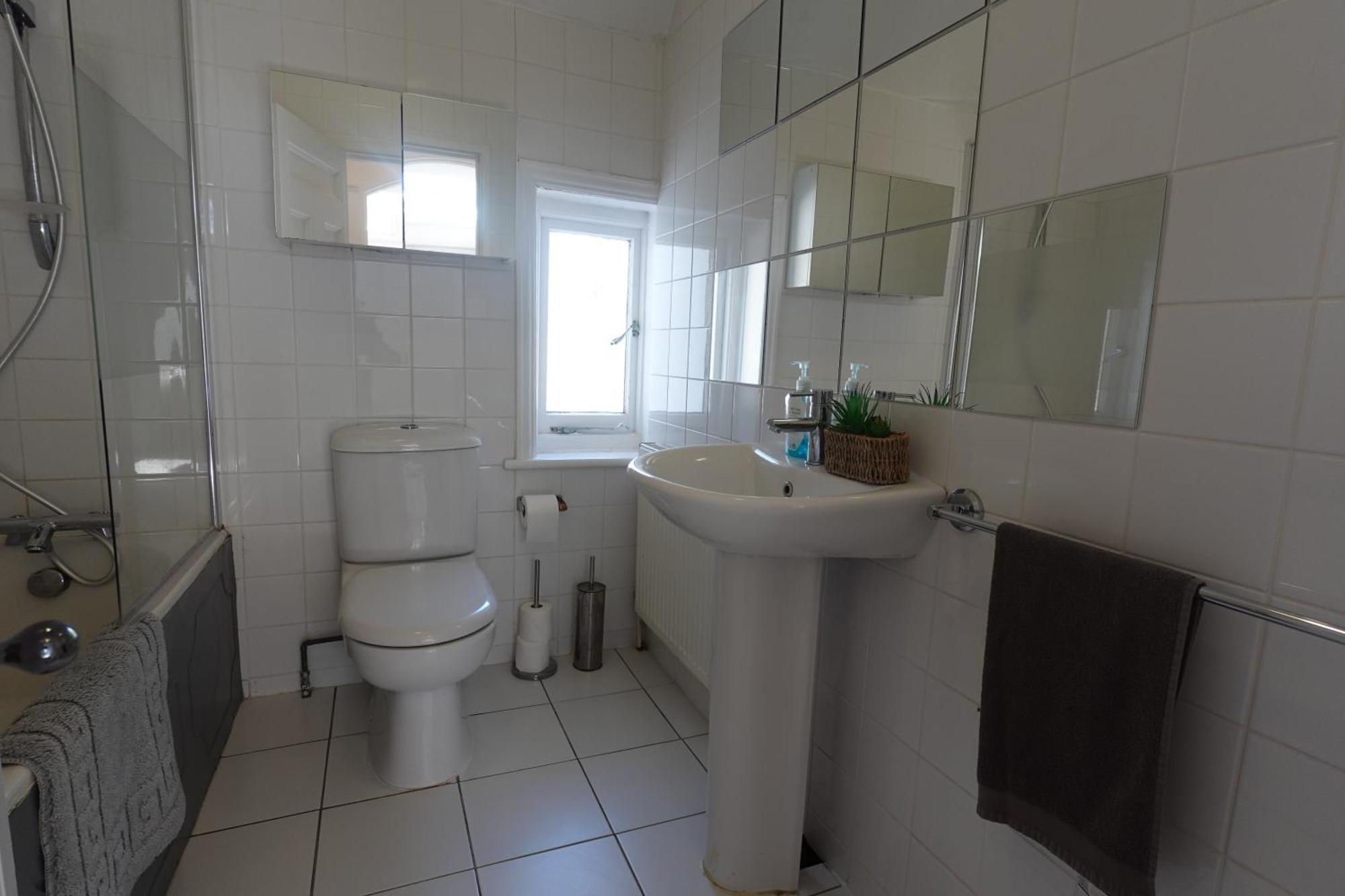 Apartment In Canford Cliffs Close To Sandbanks Beach Poole Exterior foto